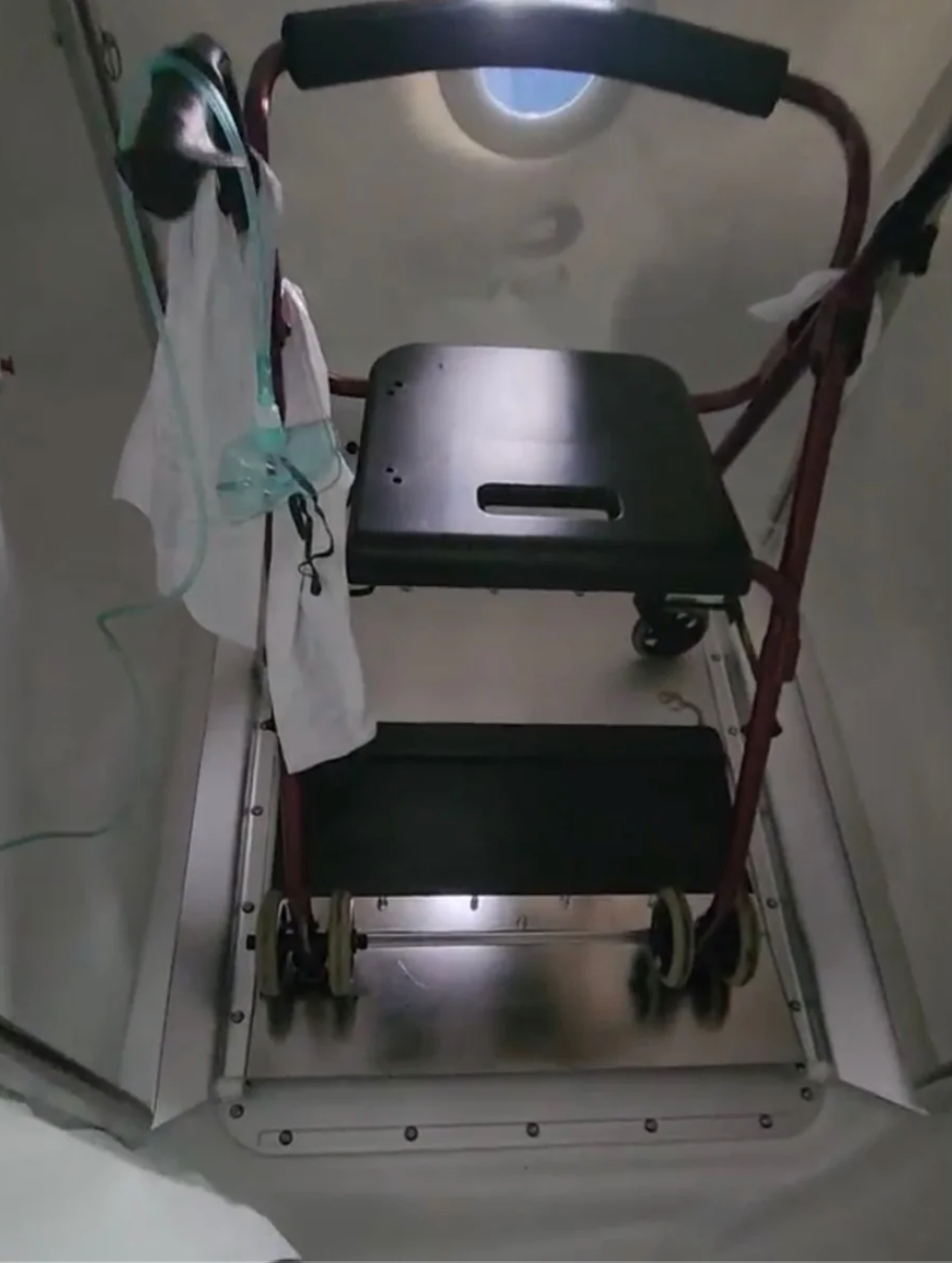 Airvida Chair Pro 1.4 ATA Hyperbaric Chamber